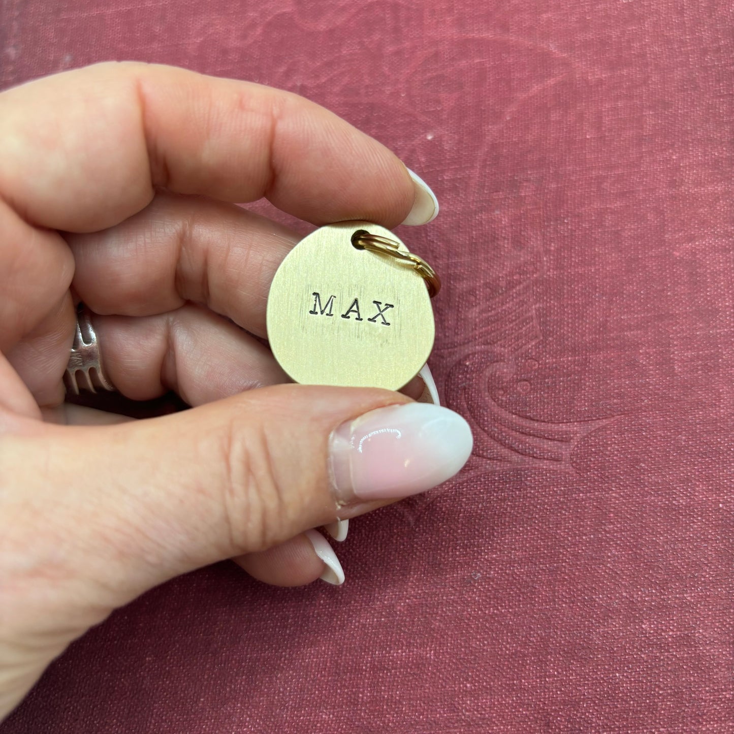 Zeer dikke OVALEN robuuste metalen Honden of Katten gouden penning in goud