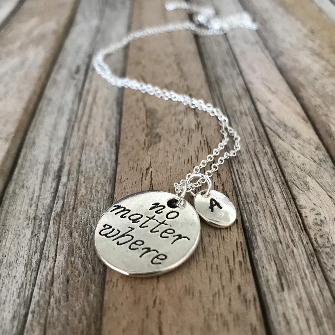 Personalisierte Halskette mit Initialen, die perfekt zu uns passt