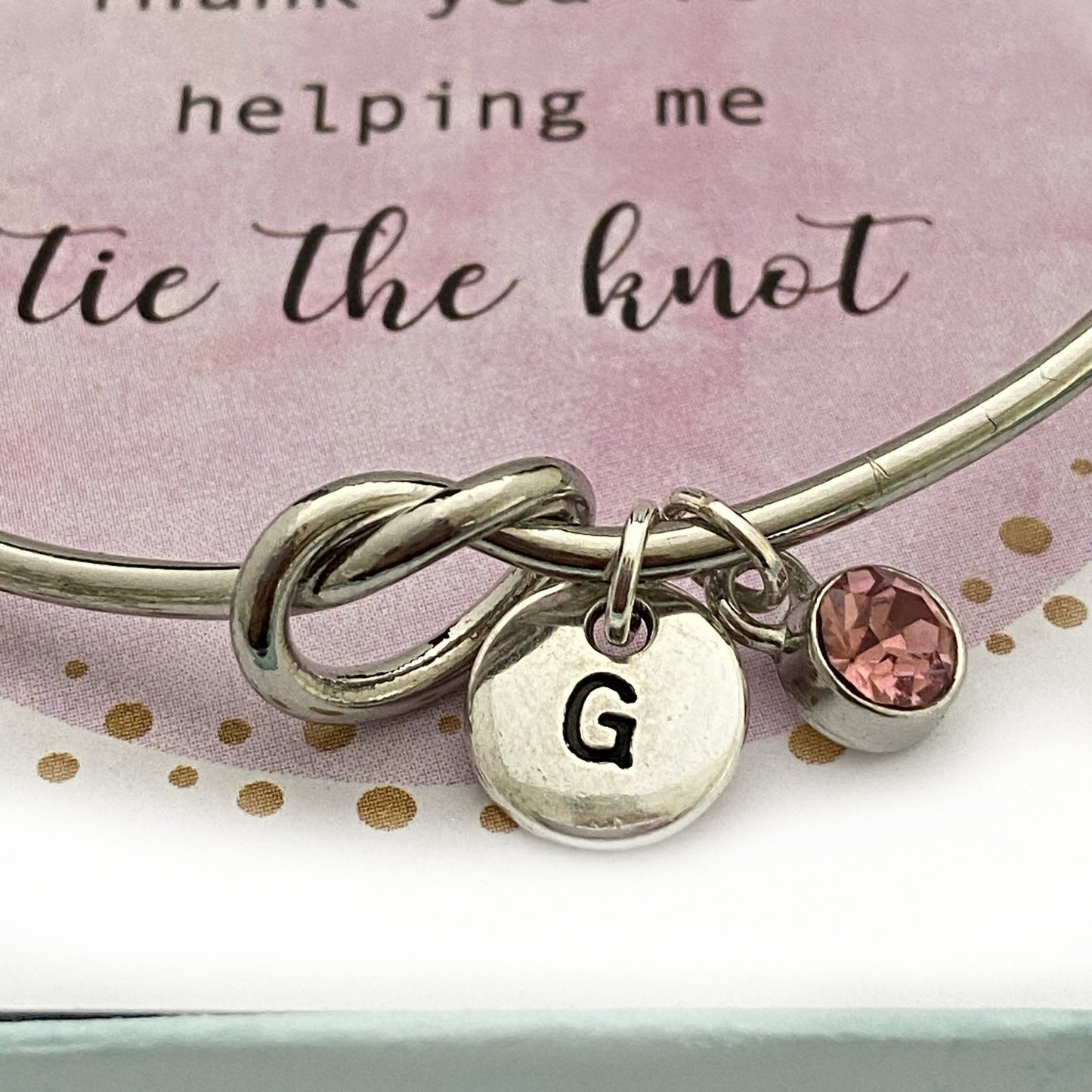 Gepersonaliseerde bruidsmeisje armband, liefde knoop armbanden bruidsmeisjes, knoop armband met initiële charmes, aangepaste knoop armband