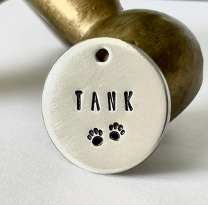 Hand gestempelde dierenpenning kleur zilver